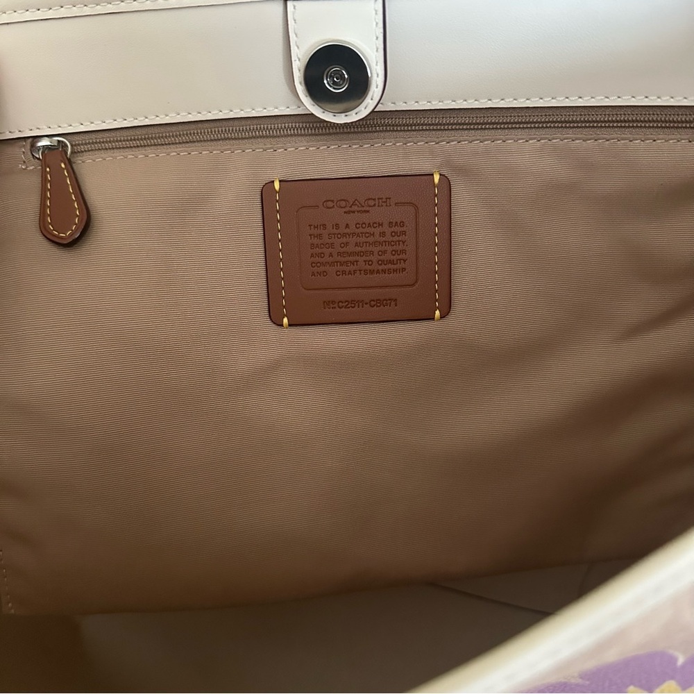 New Coach Floral Tote Bag City Tote Bag In Signature Canvas With Floral Print - Picture 9 of 12